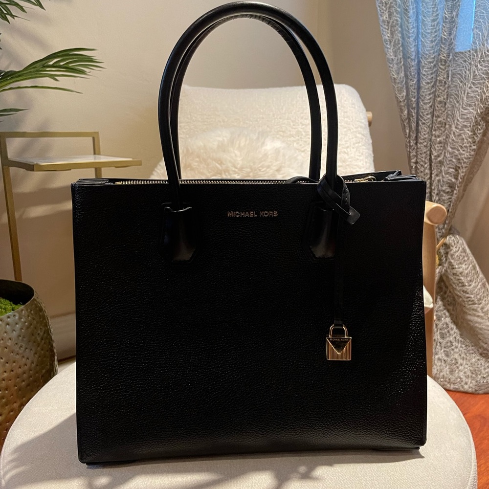 Micheal Kors bag black